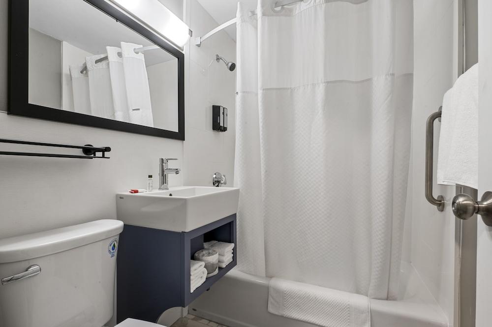 Super 8 By Wyndham Watertown/Cambridge/Boston Area Hotell Eksteriør bilde