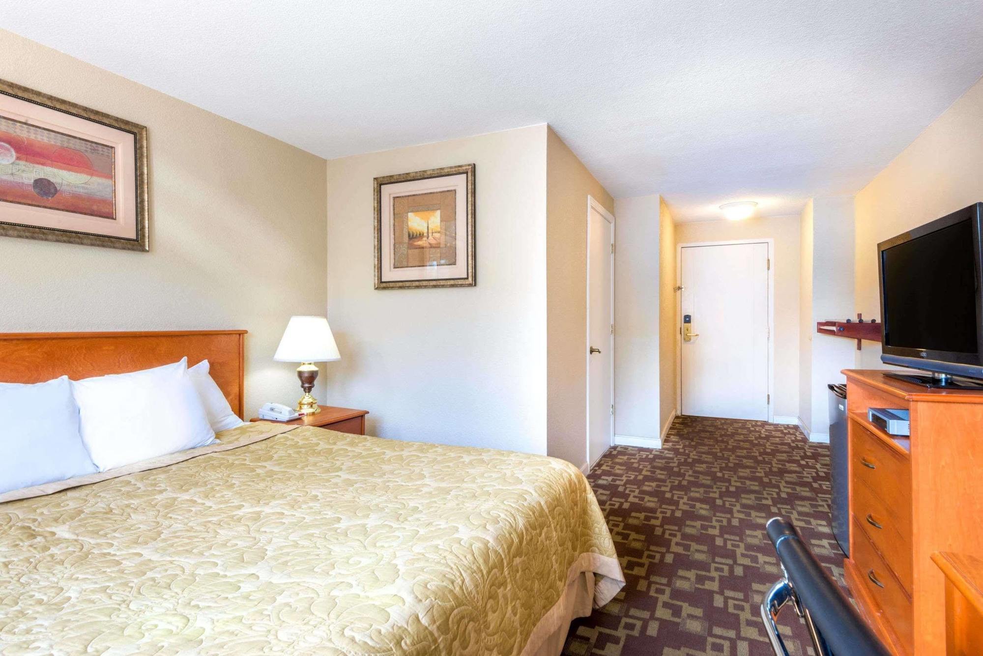 Super 8 By Wyndham Watertown/Cambridge/Boston Area Hotell Eksteriør bilde