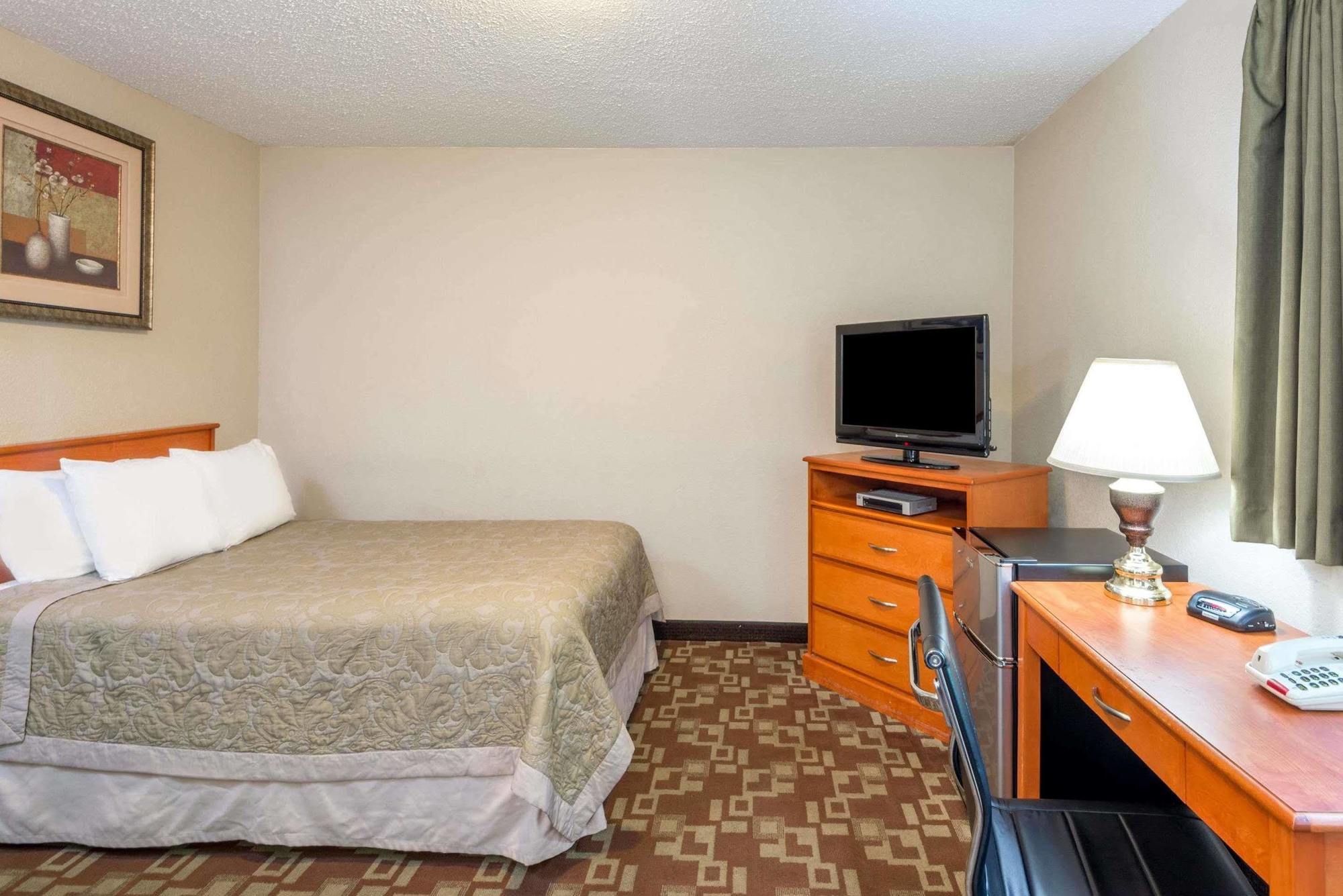 Super 8 By Wyndham Watertown/Cambridge/Boston Area Hotell Eksteriør bilde