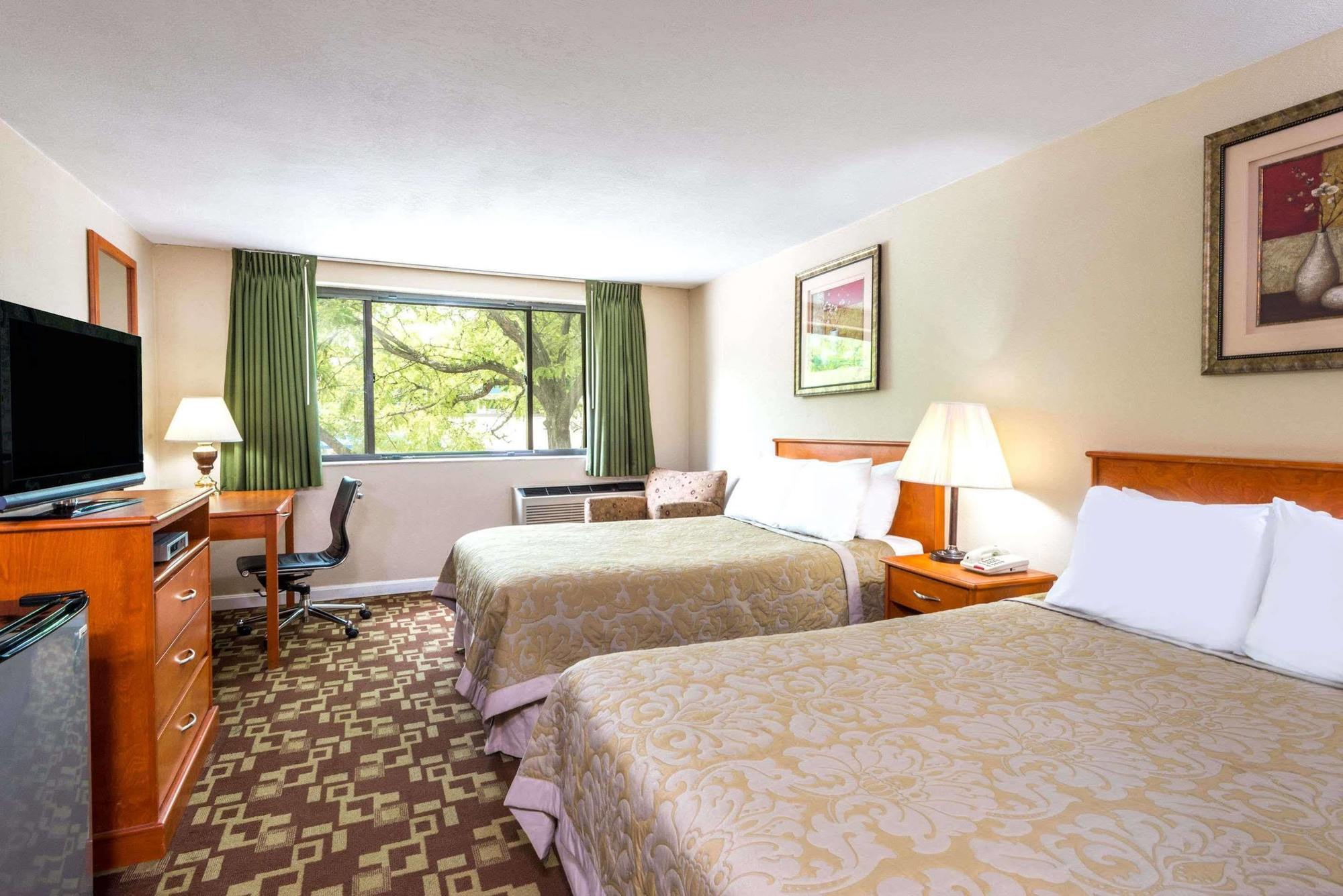 Super 8 By Wyndham Watertown/Cambridge/Boston Area Hotell Eksteriør bilde