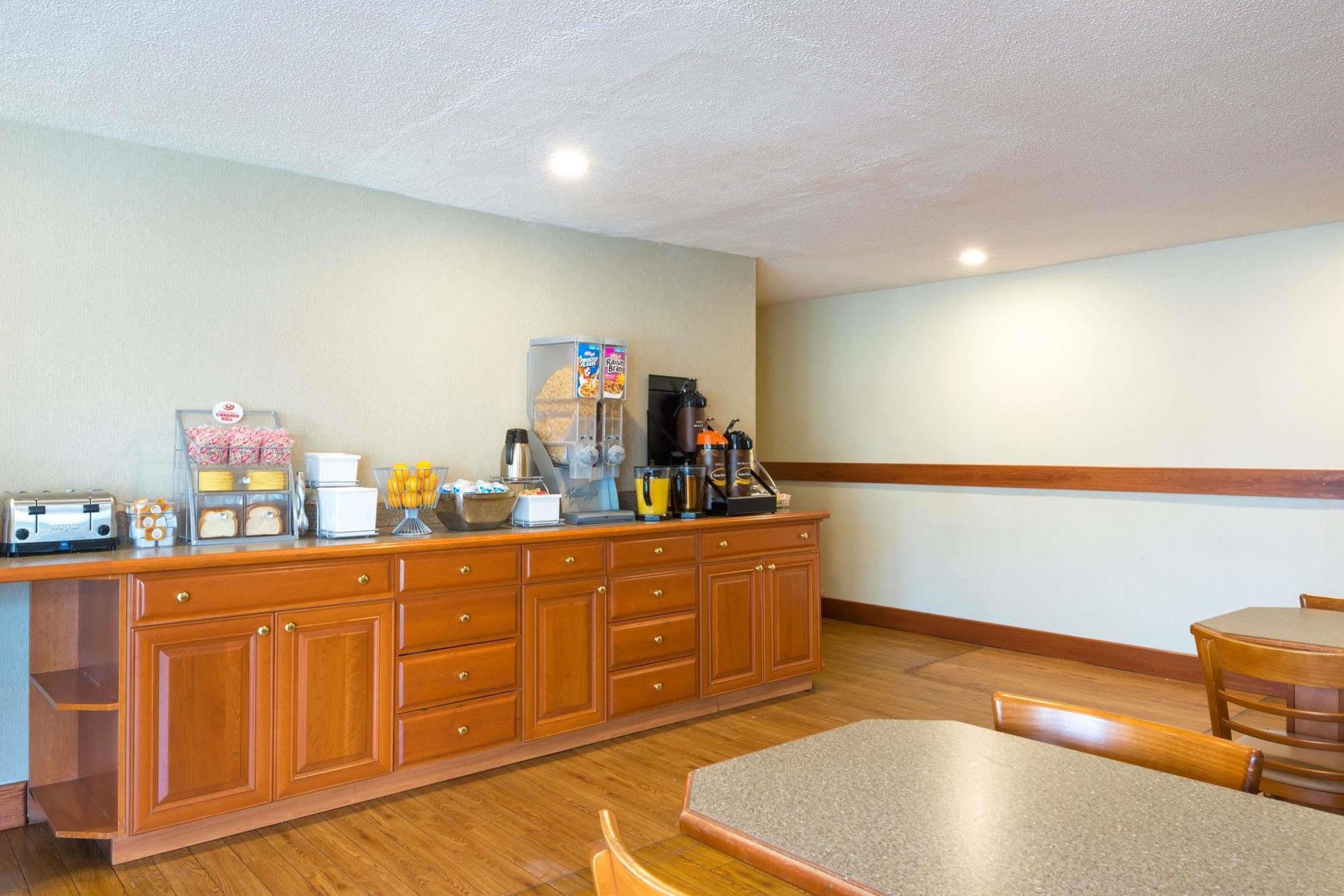 Super 8 By Wyndham Watertown/Cambridge/Boston Area Hotell Eksteriør bilde