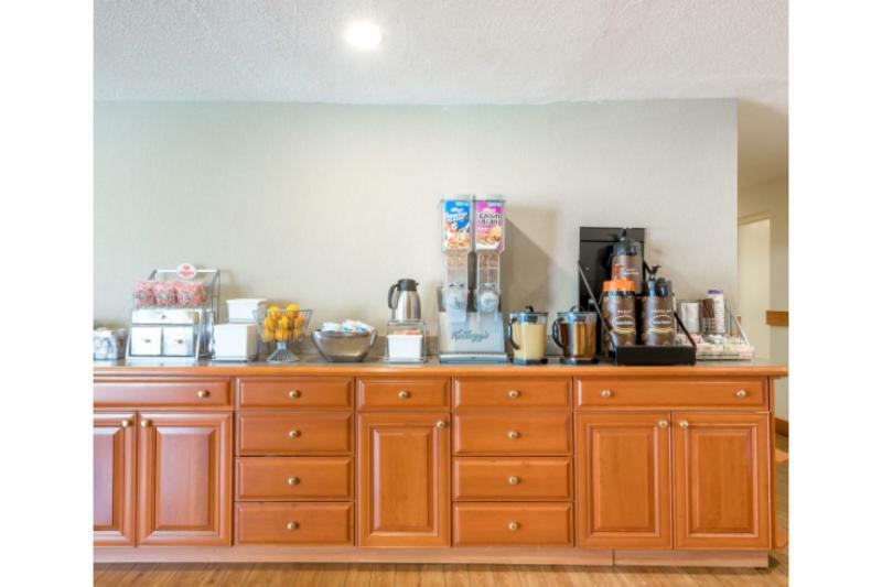 Super 8 By Wyndham Watertown/Cambridge/Boston Area Hotell Eksteriør bilde